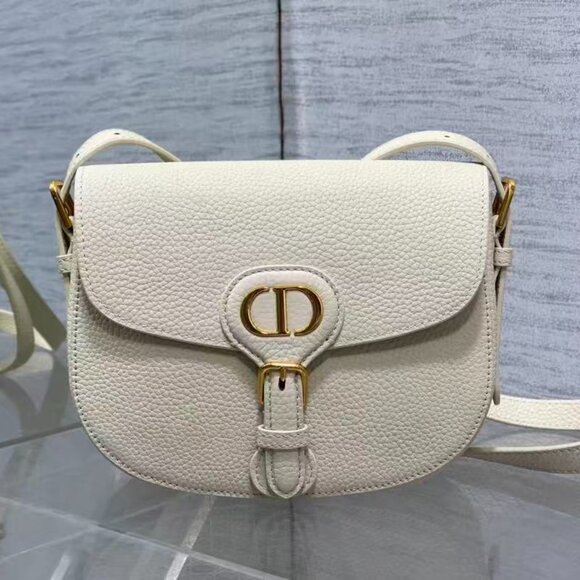 Classic DIOR Bag: A Stylish and Versatile Choice for Elegance - Picture 3 of 11